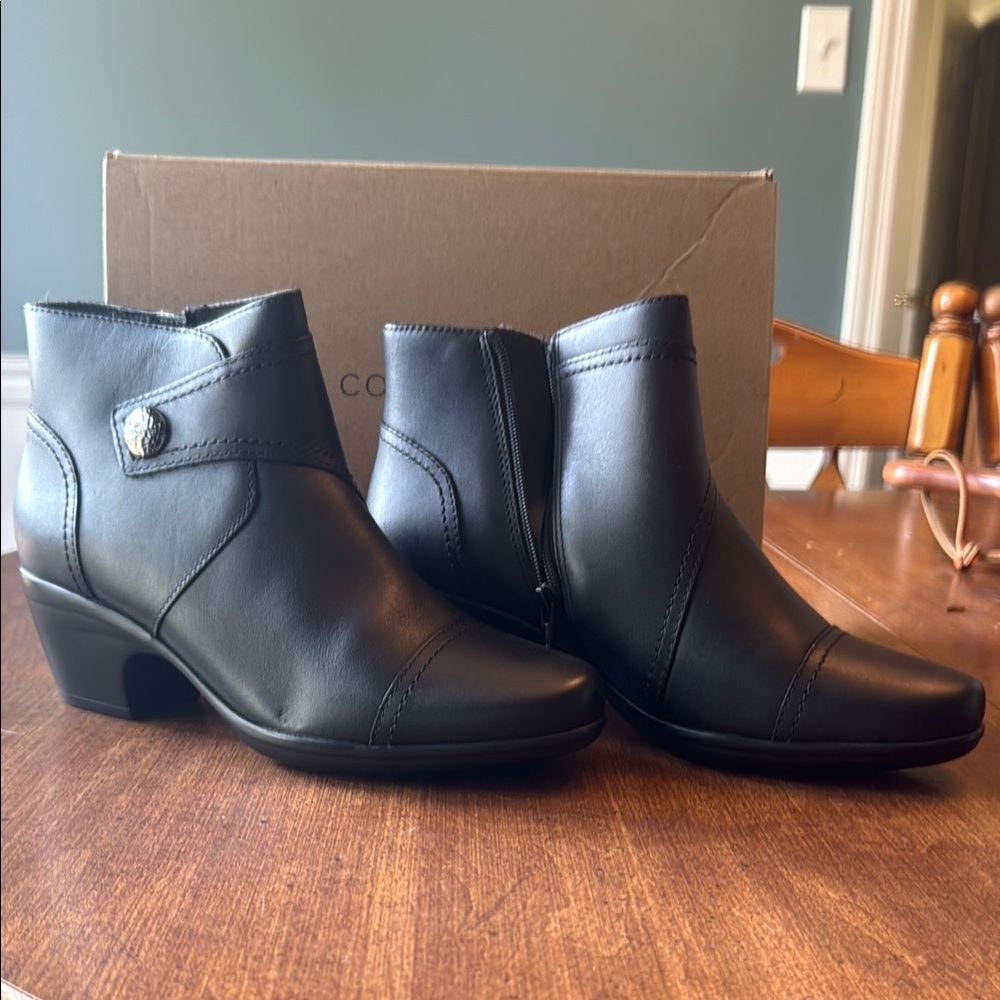 Clarks Black Ankle Booties Women’s Size 7 NWT
